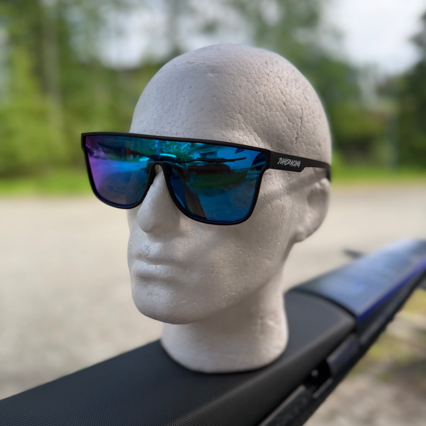 polarisoidut aurinkolasit juhis racing bulju