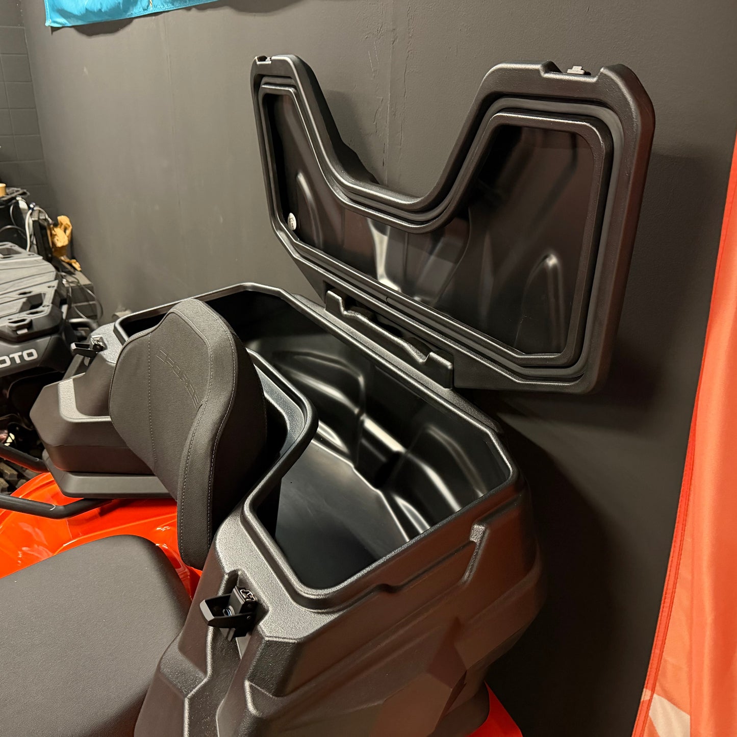 lukittava takalaukku cfmoto cforce 520 bulju oy
