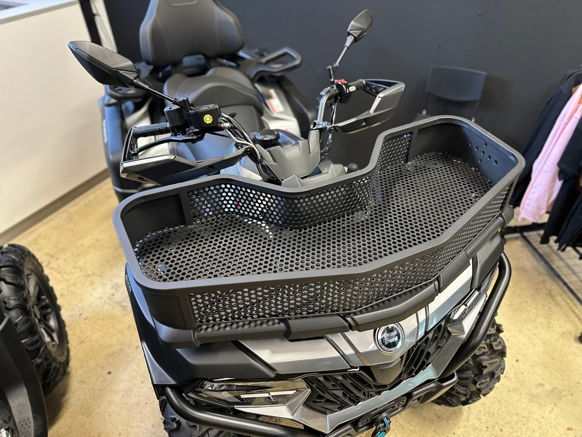 mönkijän eteen kuljetuskori bronco yleismalli cfmoto polaris