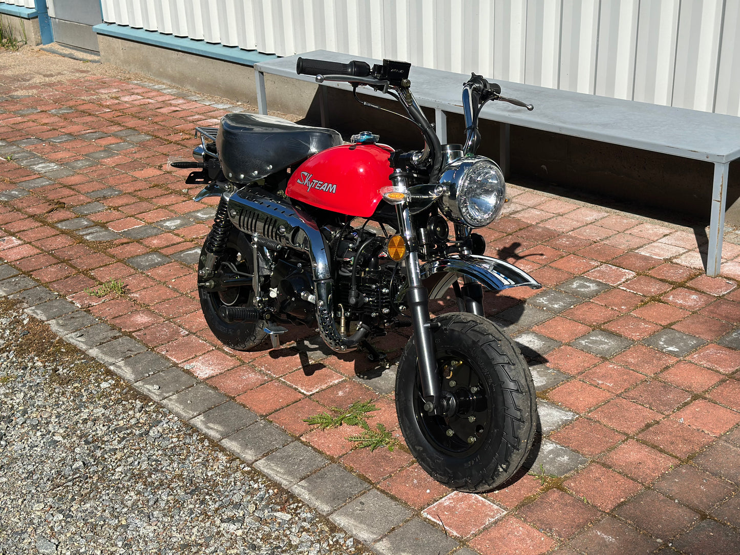 Skyteam Monkey 8", Punainen