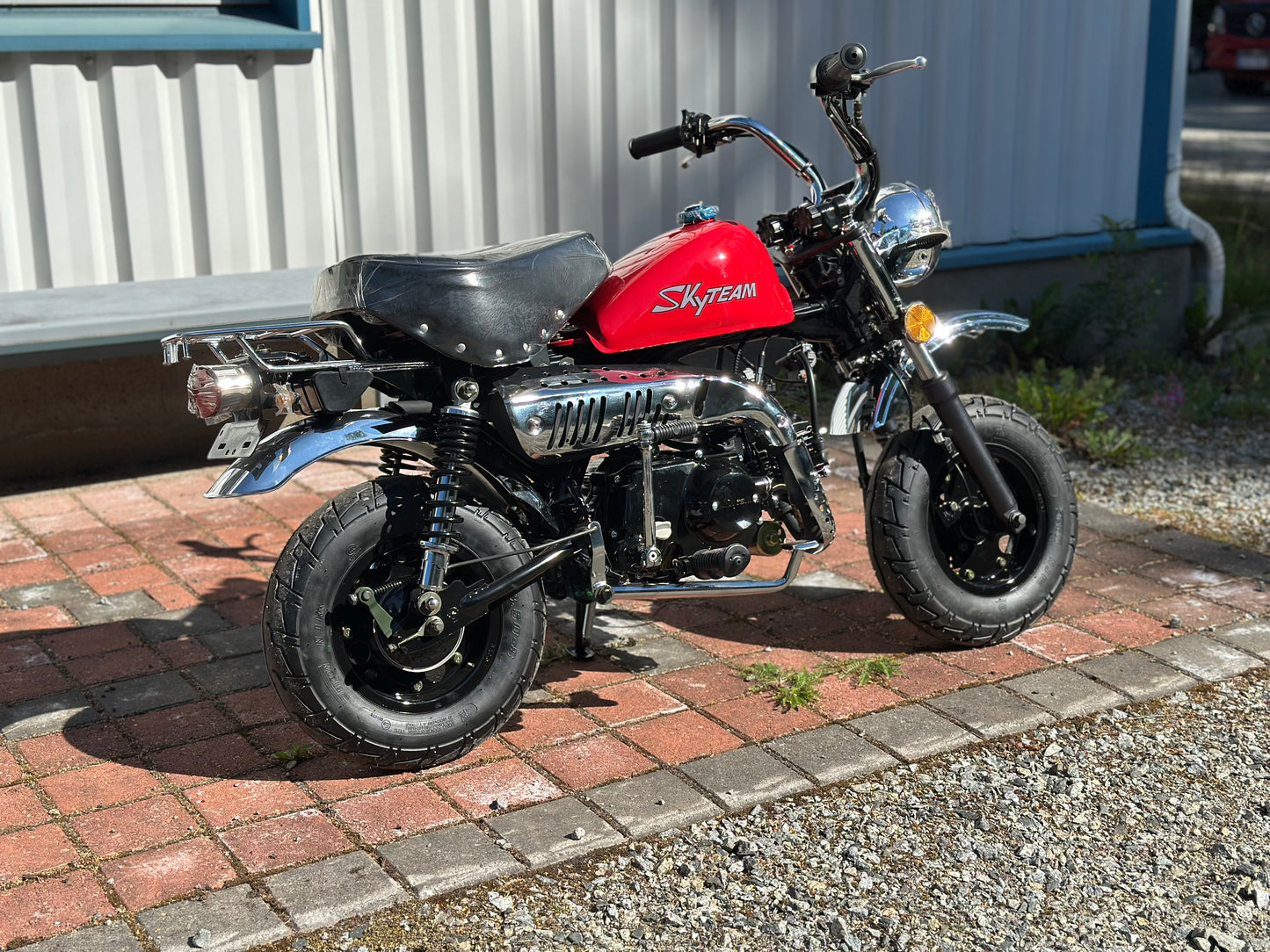 Skyteam Monkey 8", Punainen